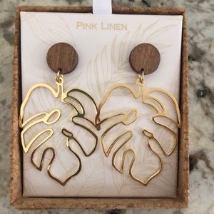Monsterra leaf gold earrings